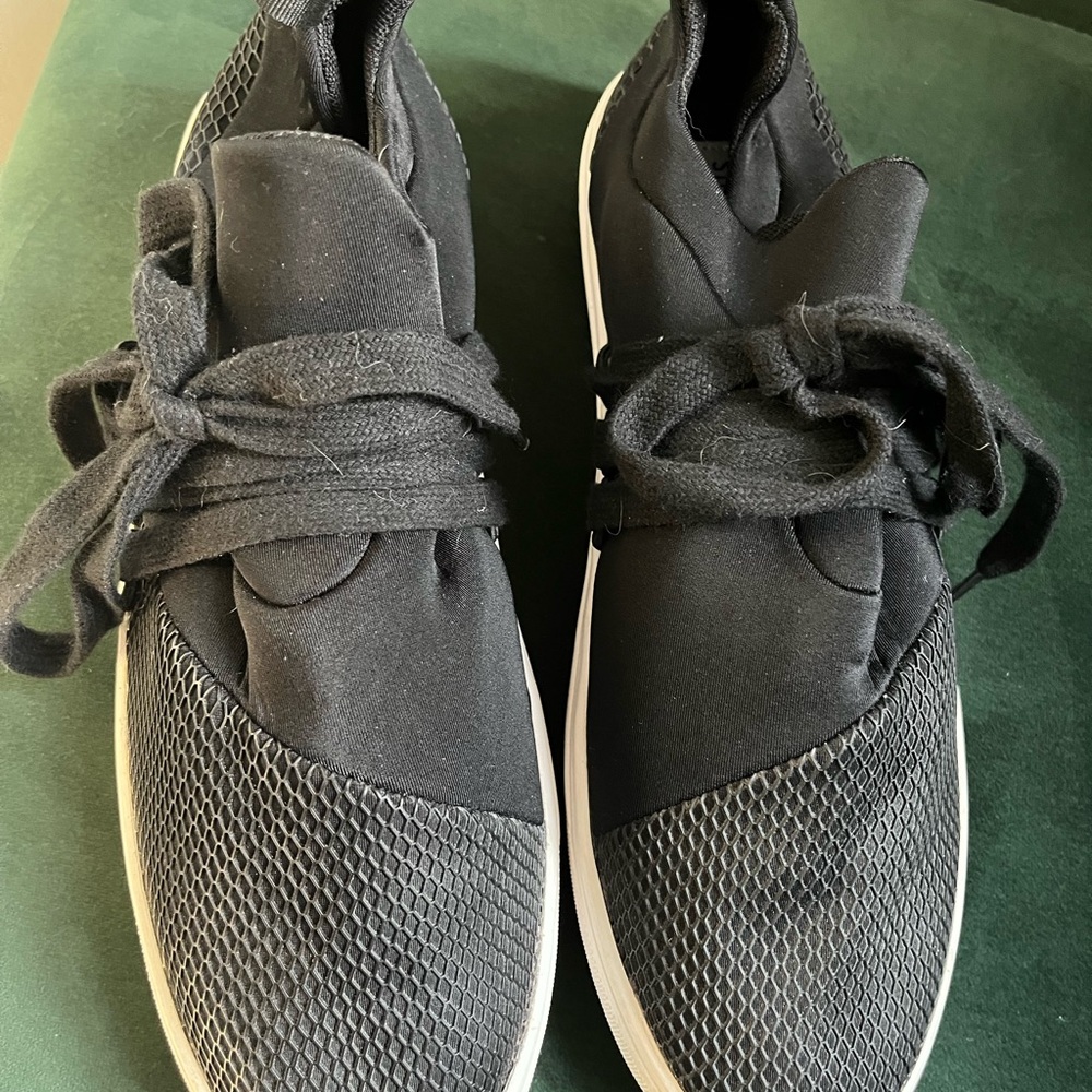 Steve Madden Black Sneakers Sleek Comfortable Design